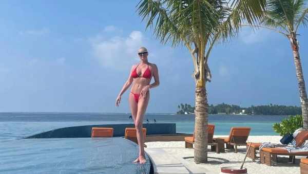 «Я в бикини на Мальдивах более откровенная!»: Волочкова о полуголой Медведевой
