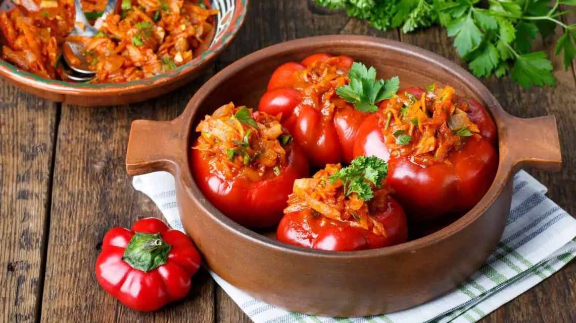 Перец и томаты, фаршированные куриной печенью