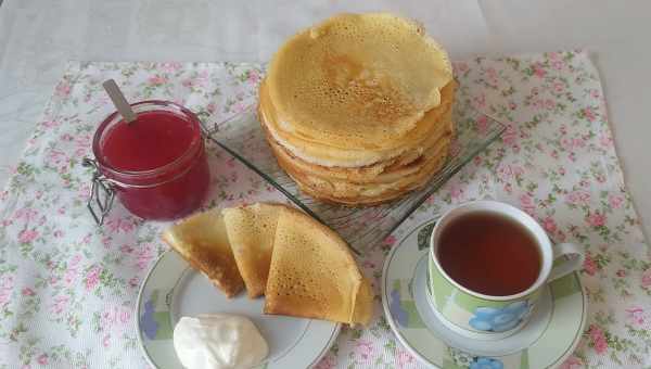 Блинчики на сыворотке с яблоками