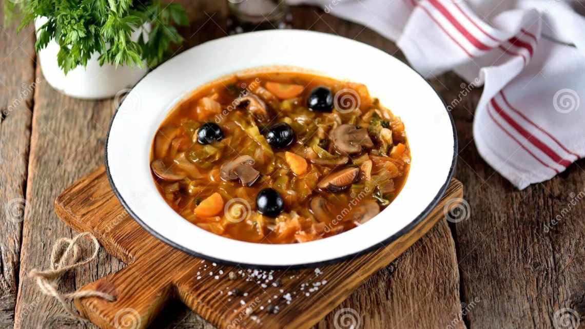 Постная солянка с картошкой и грибами