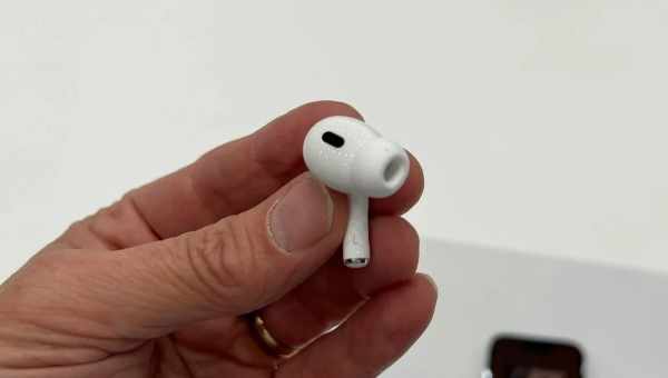 Почему наушники AirPods не заряжаются: как решить проблему?