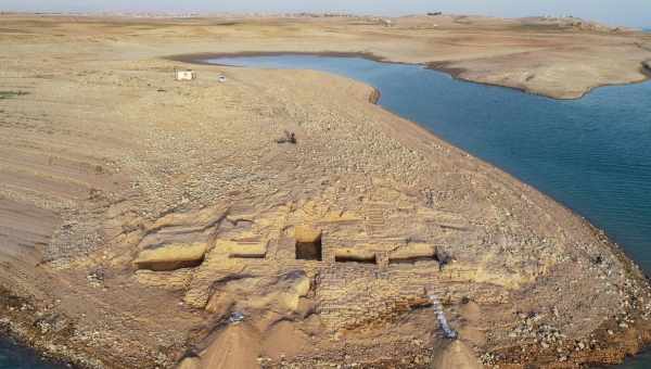 На дне обмелевшего водохранилища в Ираке нашли крепость бронзового века